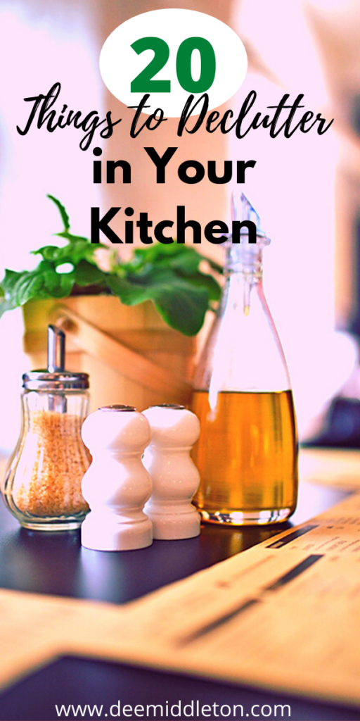 30 Day Decluttering Your Home Challenge - 30 days organization challenge, 1 month declutter challenge, declutter your home in 30 days, hoarder help, easy cleaning solutions, cluttered house